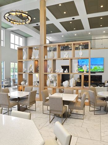 On-site fee bar & restaurant